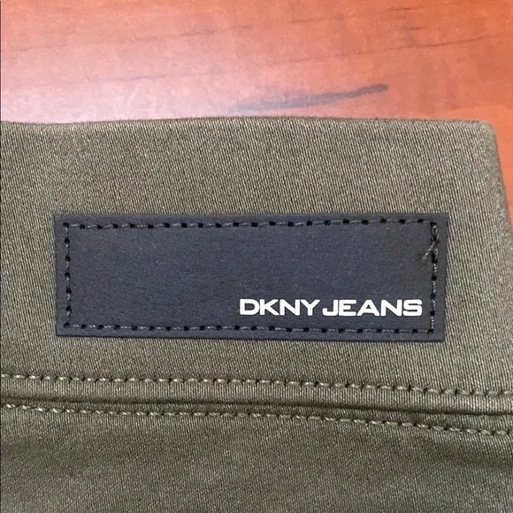 Dkny Womens Comfort Stretch Pull-on Bermuda Shorts S Color Olive - Picture 9 of 10